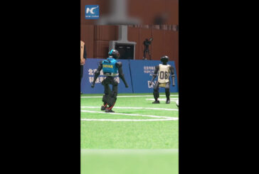 Cina, robot programmati da studenti delle scuole medie giocano a calcio