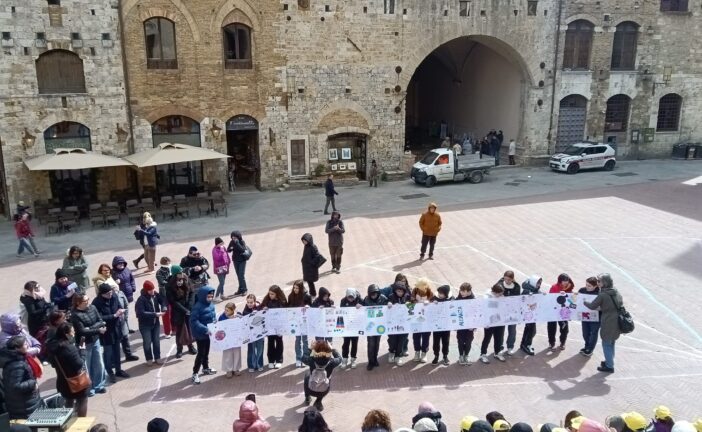 San Gimignano: scuole in Piazza Duomo con l’Arcobaleno dei talenti