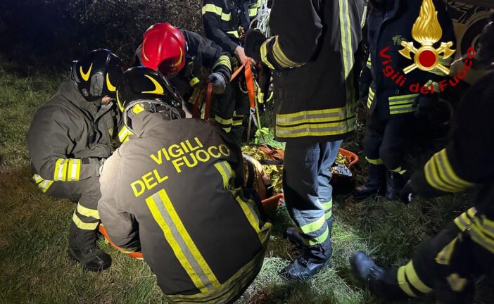 Cade in un dirupo a Scacciapensieri: soccorso dai Vigili del fuoco