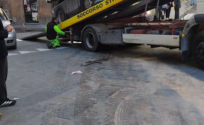 Guasto ad una spazzatrice ferma il traffico