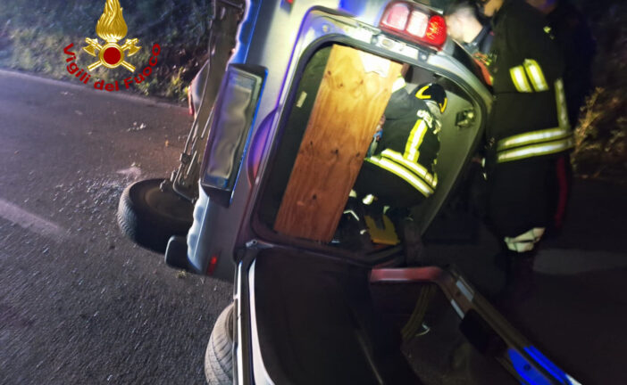 Incidente sulla Cassia: auto a gas si capotta