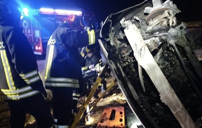Incidente sulla Siena-Grosseto: 37enne muore nell’auto in fiamme
