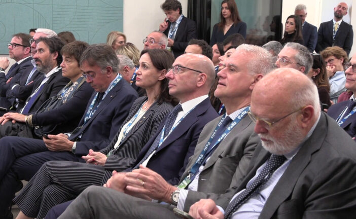 Lavoro, il progetto di Elis “GenerAzione Talento” valorizza senior e giovani