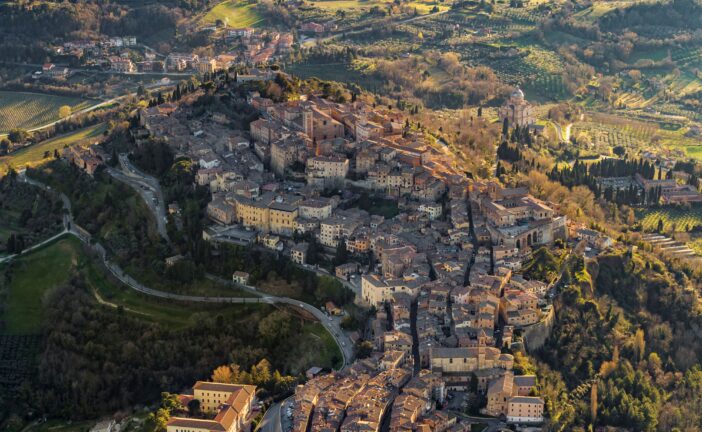 Caritas: a Montepulciano il mercatino di solidarietà per le famiglie in difficoltà