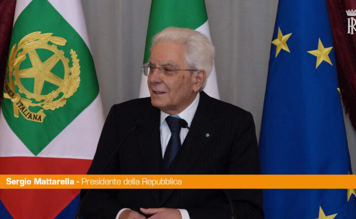 Mattarella "Con più autoironia i potenti eviterebbero difficoltà e imbarazzi"