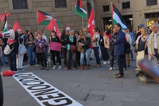 Manifestazione in piazza Salimbeni contro il blocco della Flotilla