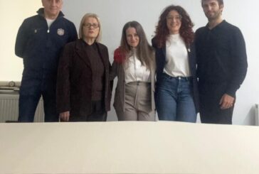 Consegnata la seta per il Drappellone di agosto a Teodora Axente