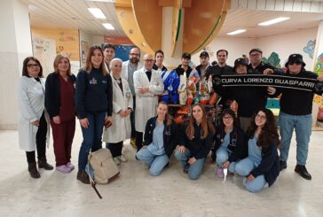 Uova bianconere della Curva Guasparri ai piccoli pazienti dell’AouS