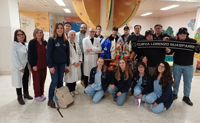 Uova bianconere della Curva Guasparri ai piccoli pazienti dell’AouS