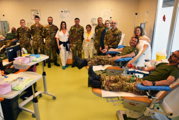 I parà del 186° reggimento della Folgore donano il sangue
