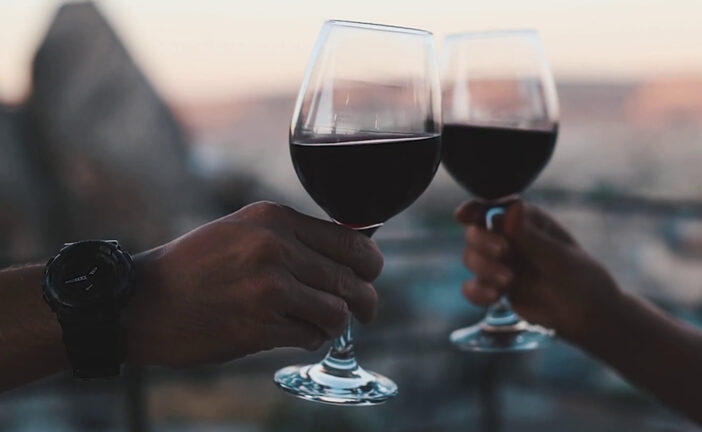 Vino, i rossi tornano protagonisti tra la generazione Z