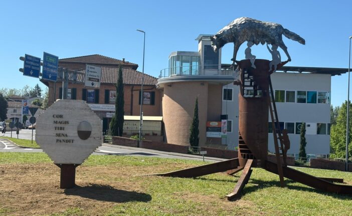 Inaugurata la scultura “Cor magis tibi Sena pandit” di Alberto Inglesi