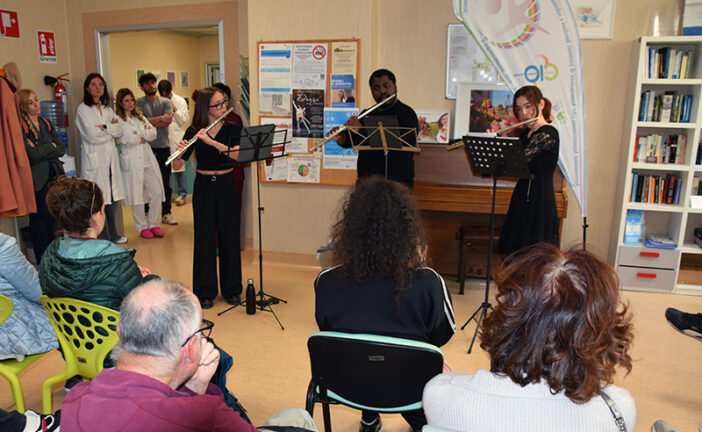 “Musica in corsia”, trio di flauti nella sala d’attesa dell’Immunoterapia oncologica