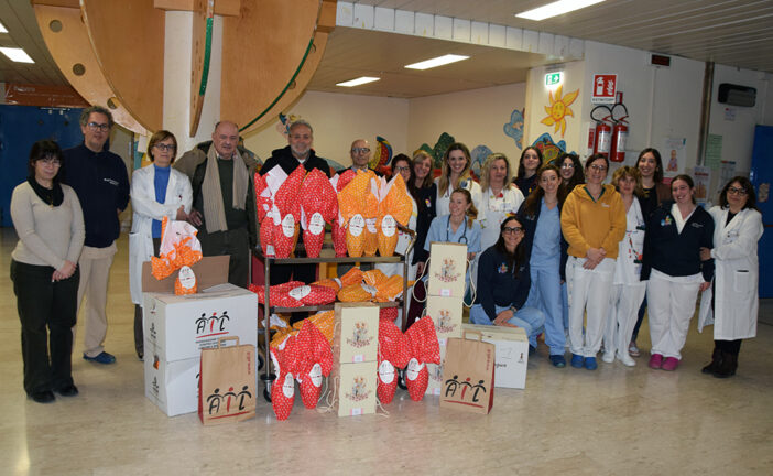 Uova e colombe per il Dipartimento della Donna e dei Bambini da AVO, AUSER e AIL