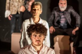 “AmletOne” al Teatro dei Rozzi chiude il cartellone “Extra Sipario”