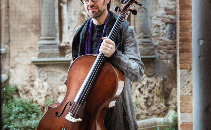 Echi e risonanze: la Chigiana lancia l’album di Francesco Dillon al violoncello Stradivari