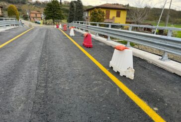 Valiano: prove di carico del ponte sul canale Maestro della Chiana
