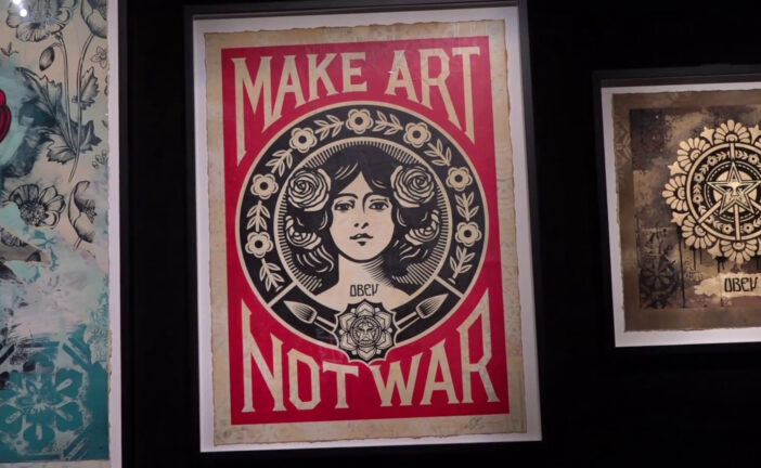 La forza della pace nella mostra di Obey alle Gallerie d'Italia a Napoli