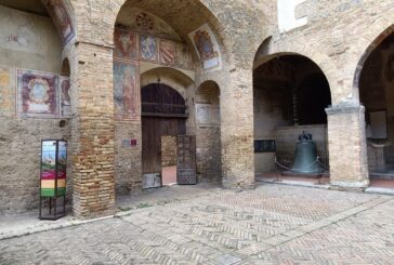 Il Cortile del Palazzo comunale diventa uno spazio letterario con il progetto “Babele”