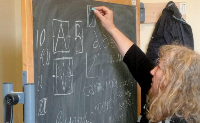 Calligrafia e Human Library al Liceo Piccolomini: la scrittura tra passato e presente
