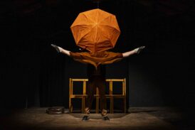 Le “Vite binarie” di Dis Equilibre sul palco dell’Alfieri
