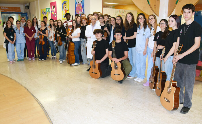 Concerto nella hall di Pediatria di “Doni-amo musica”