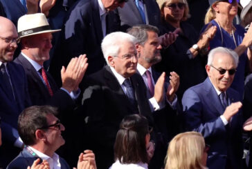 Mattarella alla finale degli Internazionali, standing ovation al Centrale