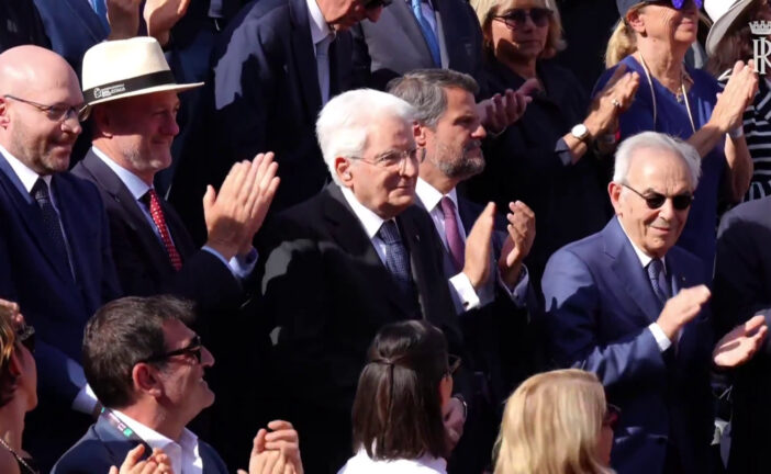 Mattarella alla finale degli Internazionali, standing ovation al Centrale