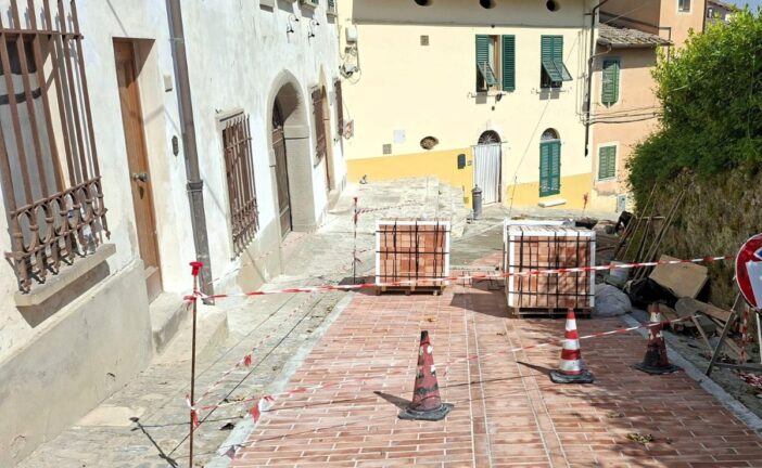Rush finale per la riqualificazione della salita a mattoni di San Lucchese
