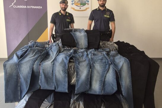 GdF: sequestrate 733 paia di jeans ricettati in Valdelsa