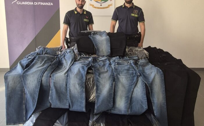 GdF: sequestrate 733 paia di jeans ricettati in Valdelsa