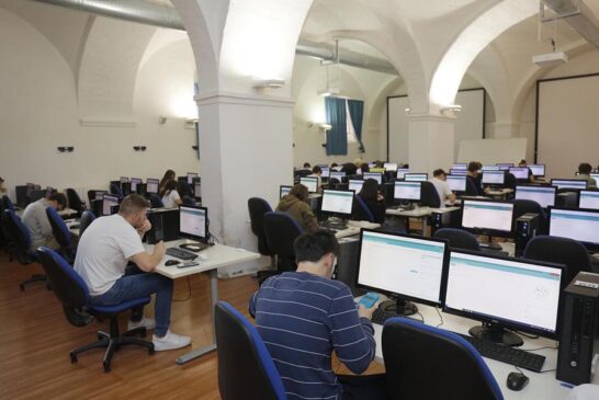Rapporto AlmaLaurea 2026: ottime performance occupazionali dei laureati Unisi