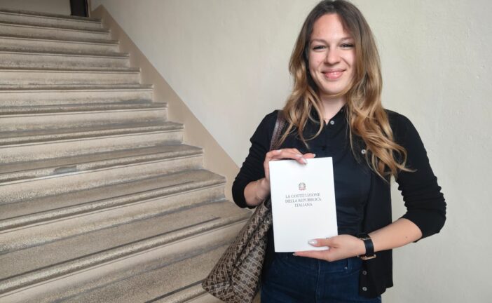 Colle di Val d’Elsa consegna la Costituzione ai diciottenni per gli 80 anni della Repubblica
