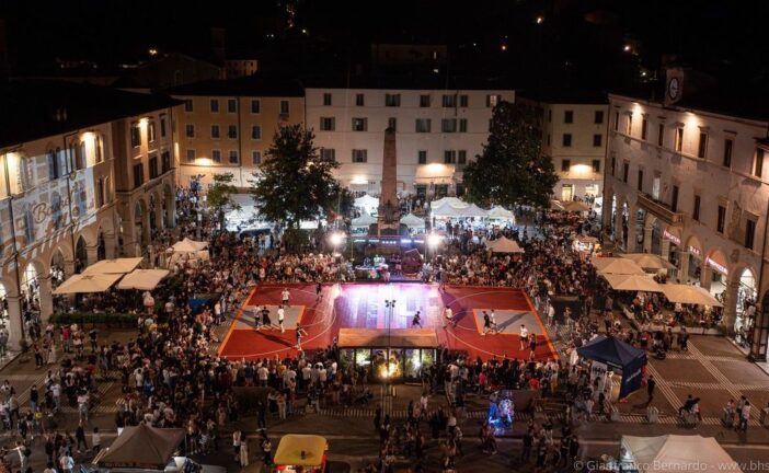 Crystal League accende Piazza Arnolfo: basket e musica nel cuore di Colle