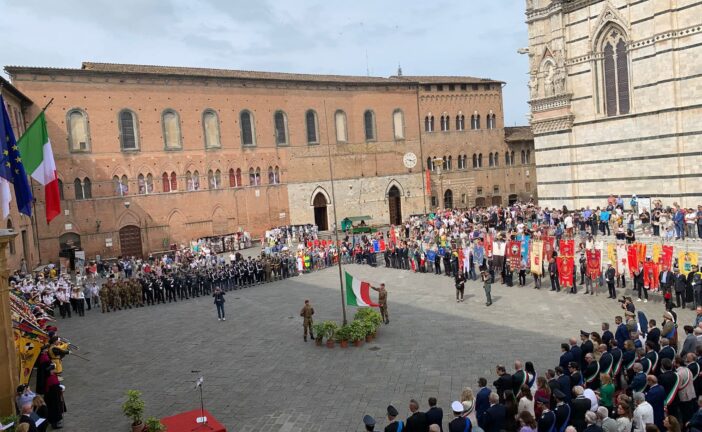 Celebrata in piazza del Duomo la Festa della Repubblica