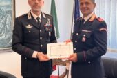 Il colonnello Modesti consegna la medaglia “Mauriziana” al luogotenente Polimanti
