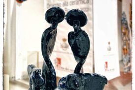 “Nel blu dipinto di blu”: al Santa Maria della Scala un omaggio a Valter Boj