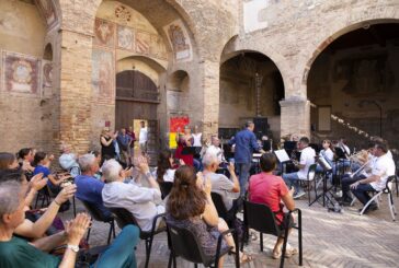 Nottilucente 2026: concerti, spettacoli e arte diffusa nel centro storico di San Gimignano