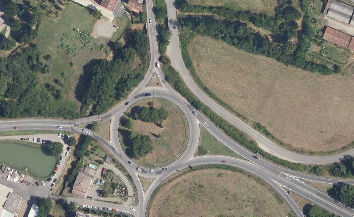 Operazione strade: asfaltatura in vista per la rotatoria di Drove