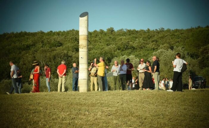 Rapolano Terme: inaugurata la “Colonna dello sguardo”