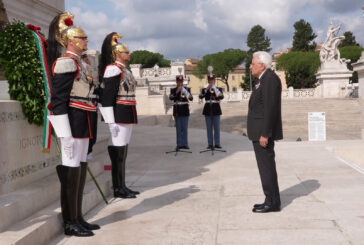 2 Giugno, Mattarella depone una corona d'alloro sulla tomba del Milite Ignoto