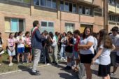 La street art di Gola Hundun sul muro della palestra della scuola di Rosia