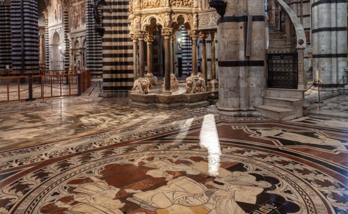 Il pavimento del Duomo resta scoperto fino al 31 luglio