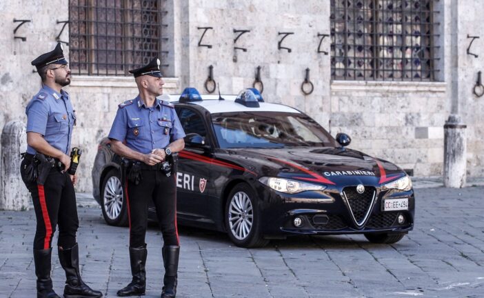 Monteroni: 22enne con coltelli e hashish denunciato dai Carabinieri