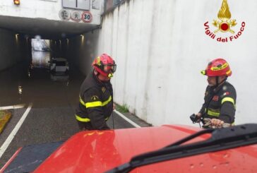 Automobilista bloccato in un sottopasso a Sinalunga soccorso dai Vigili del Fuoco