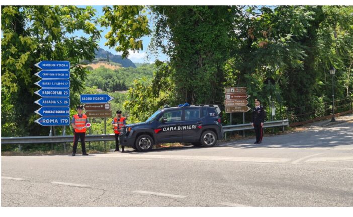Furti su auto in sosta in Val d’Orcia: i Carabinieri fermano la banda