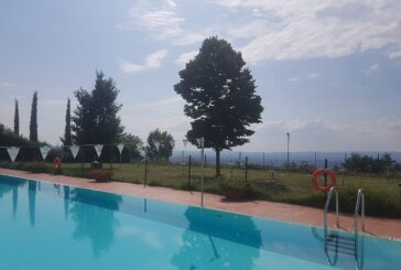 Piscina comunale aperta a Castellina in Chianti