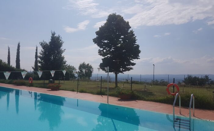 Piscina comunale aperta a Castellina in Chianti