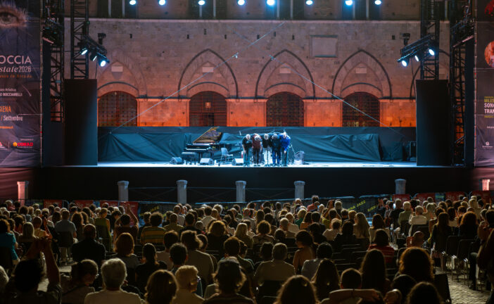 “Sboccia l’Estate” prosegue in piazza Jacopo della Quercia