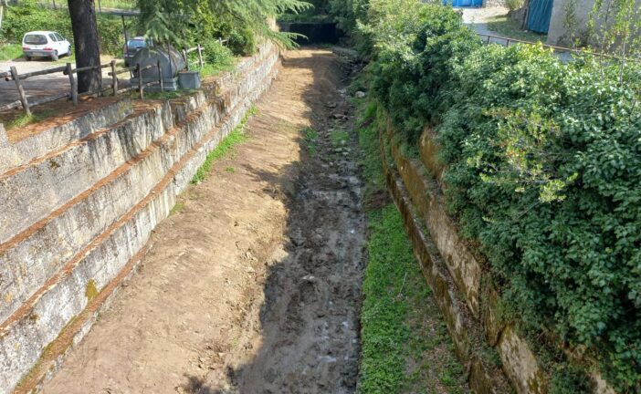 Il CB6 impegnato nella manutenzione del torrente Chianti